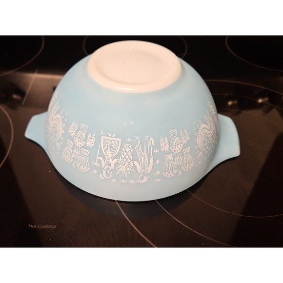 Pyrex Amish Butterprint White on Turquoise 1 1/2 qt Cinderella Mixing Bowl #442 - Picture 8 of 14